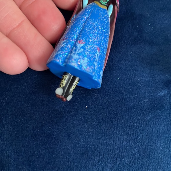 DISNEY FROZEN ANA AND ELSA ORNAMENTS - Picture 3 of 4